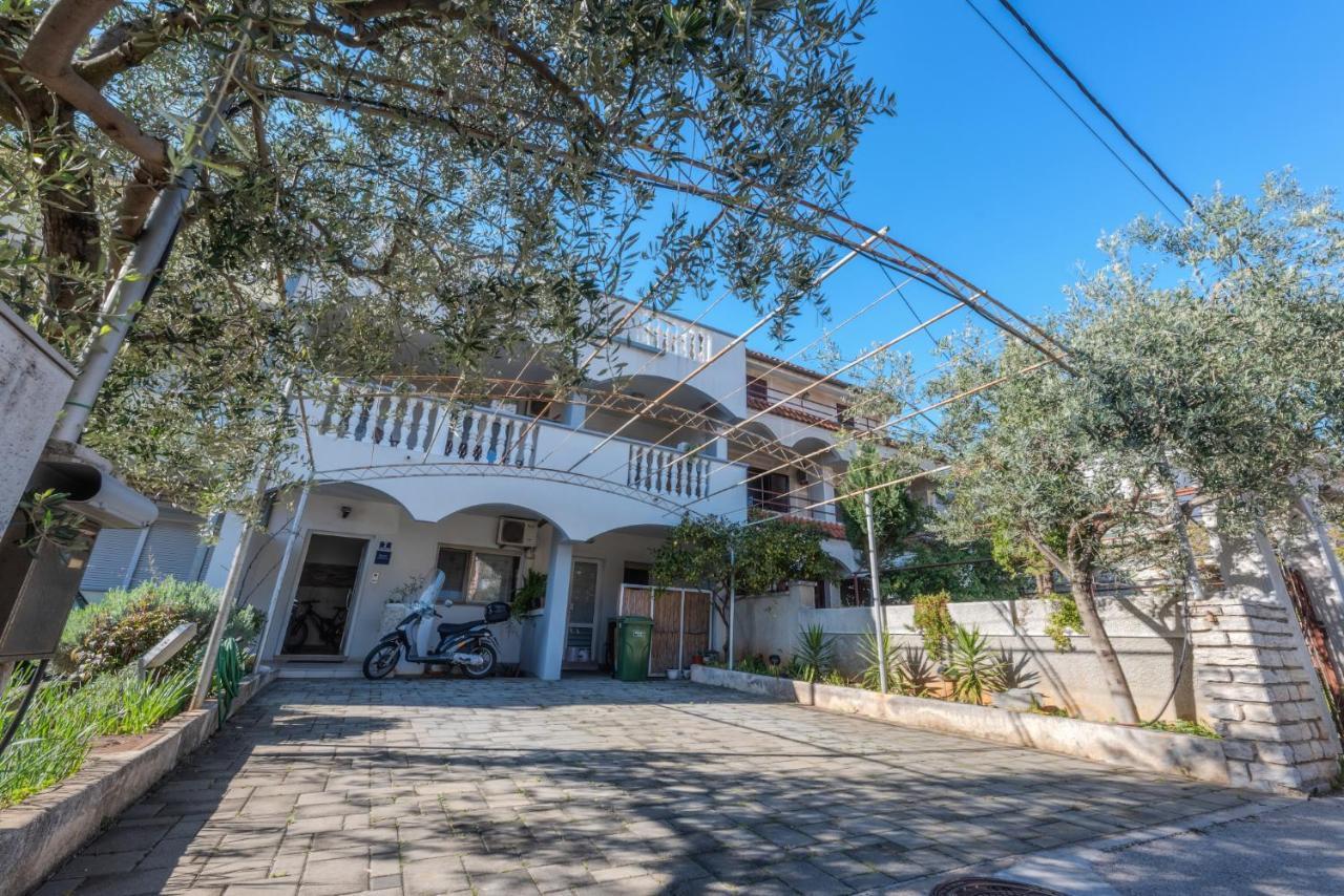 Perica Apartment And Perica Room With Separate Entrance Zadar Exterior foto