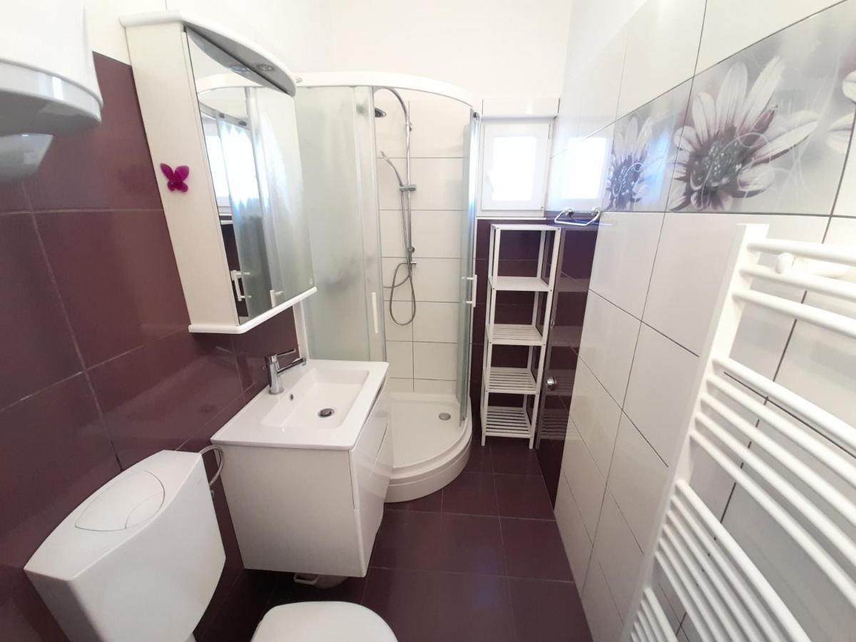 Perica Apartment And Perica Room With Separate Entrance Zadar Exterior foto
