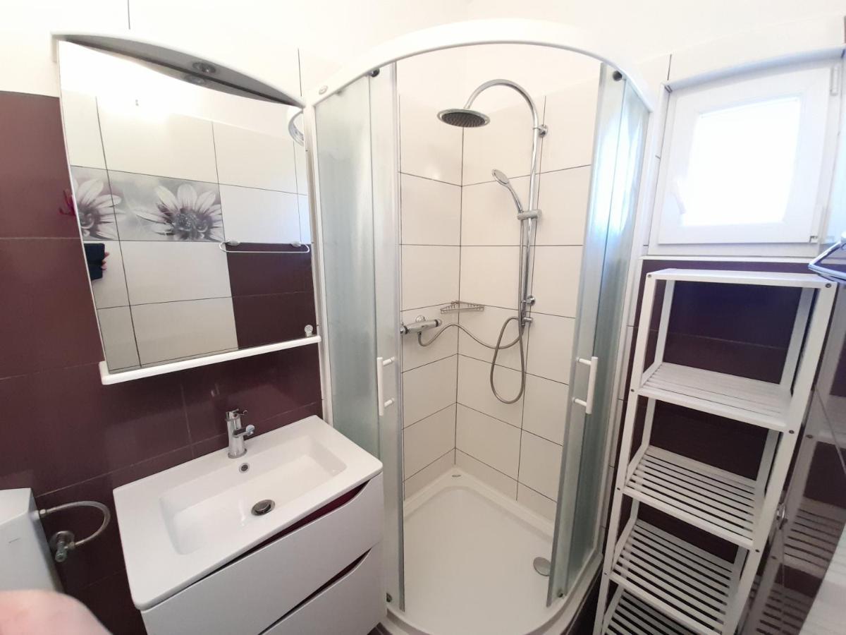 Perica Apartment And Perica Room With Separate Entrance Zadar Exterior foto