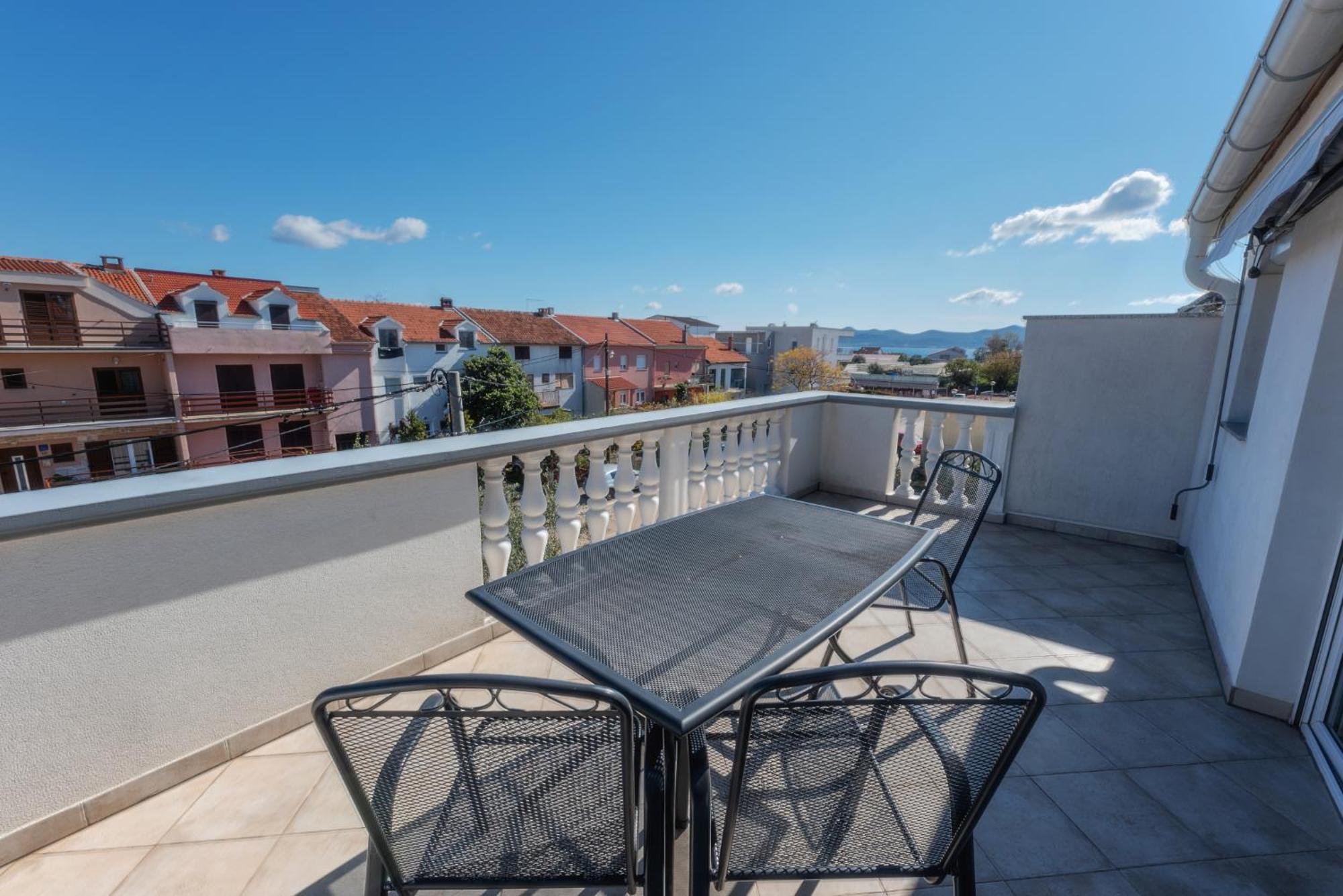 Perica Apartment And Perica Room With Separate Entrance Zadar Exterior foto
