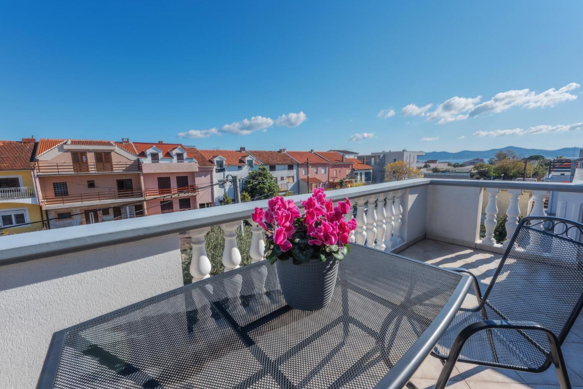 Perica Apartment And Perica Room With Separate Entrance Zadar Exterior foto