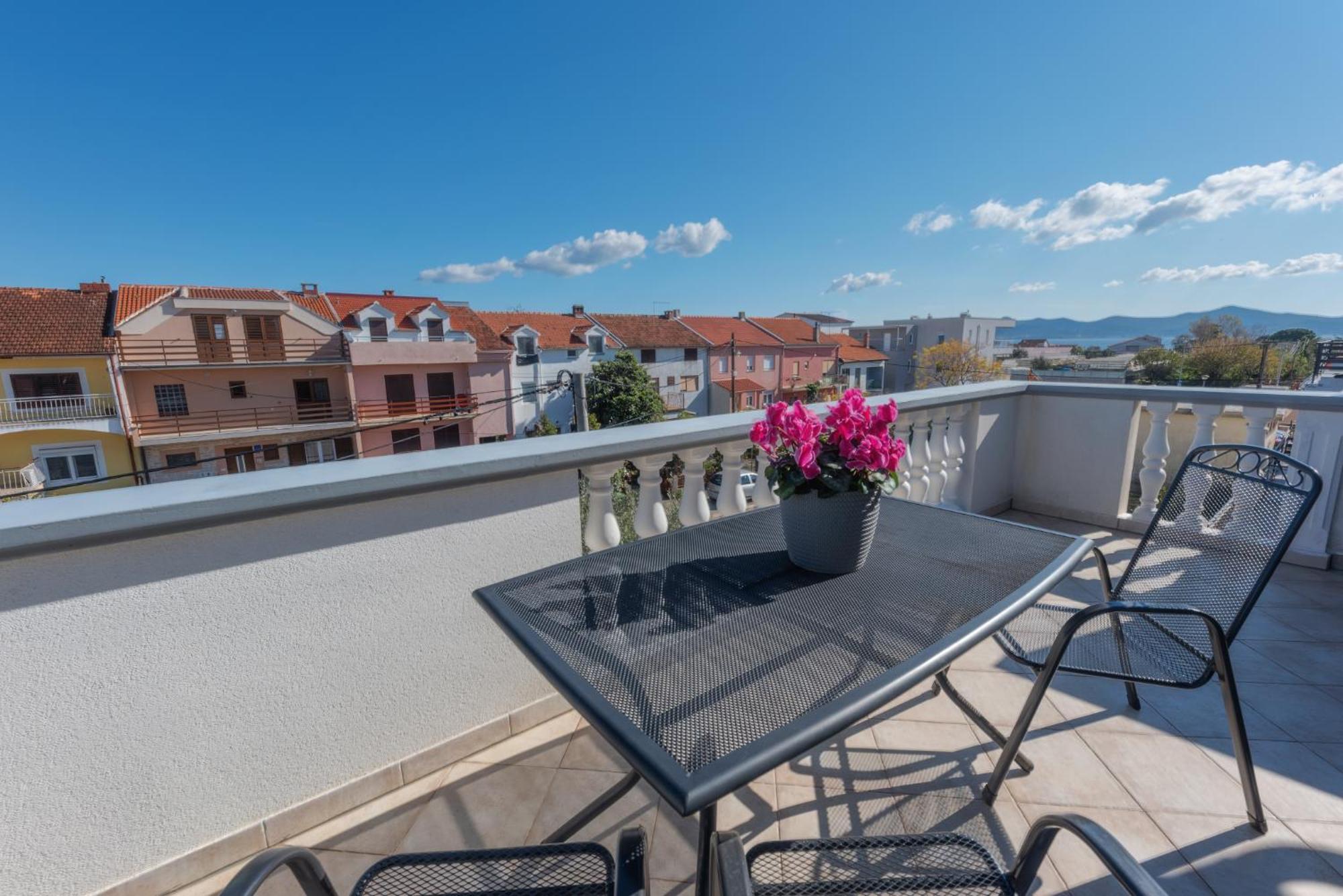 Perica Apartment And Perica Room With Separate Entrance Zadar Exterior foto