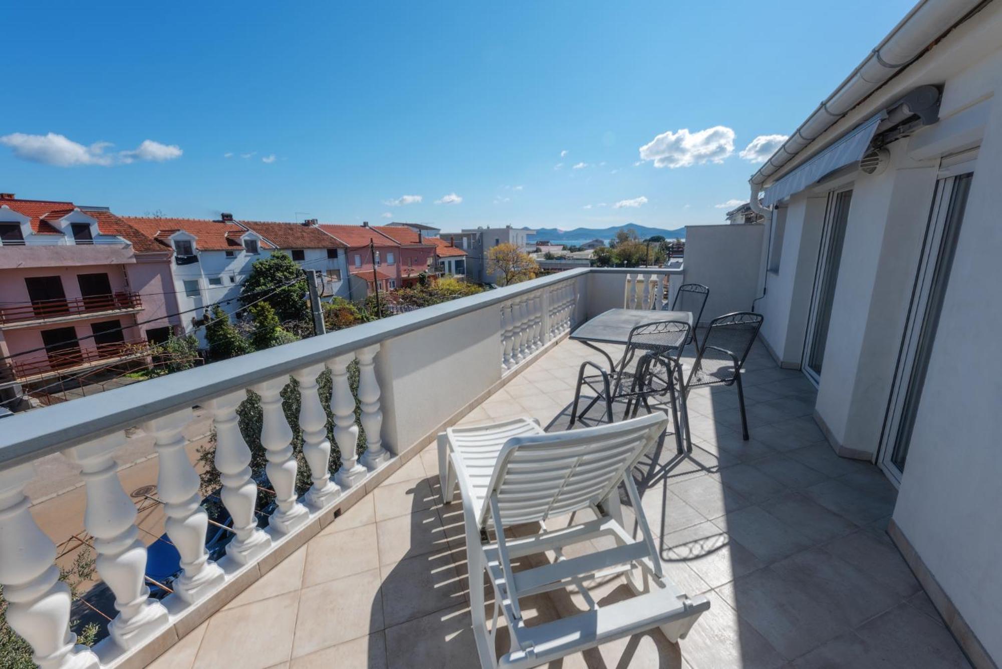 Perica Apartment And Perica Room With Separate Entrance Zadar Exterior foto